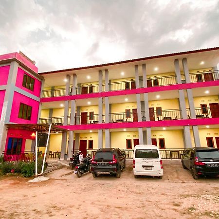 Fx72 Labuan Bajo Hotel Exterior foto