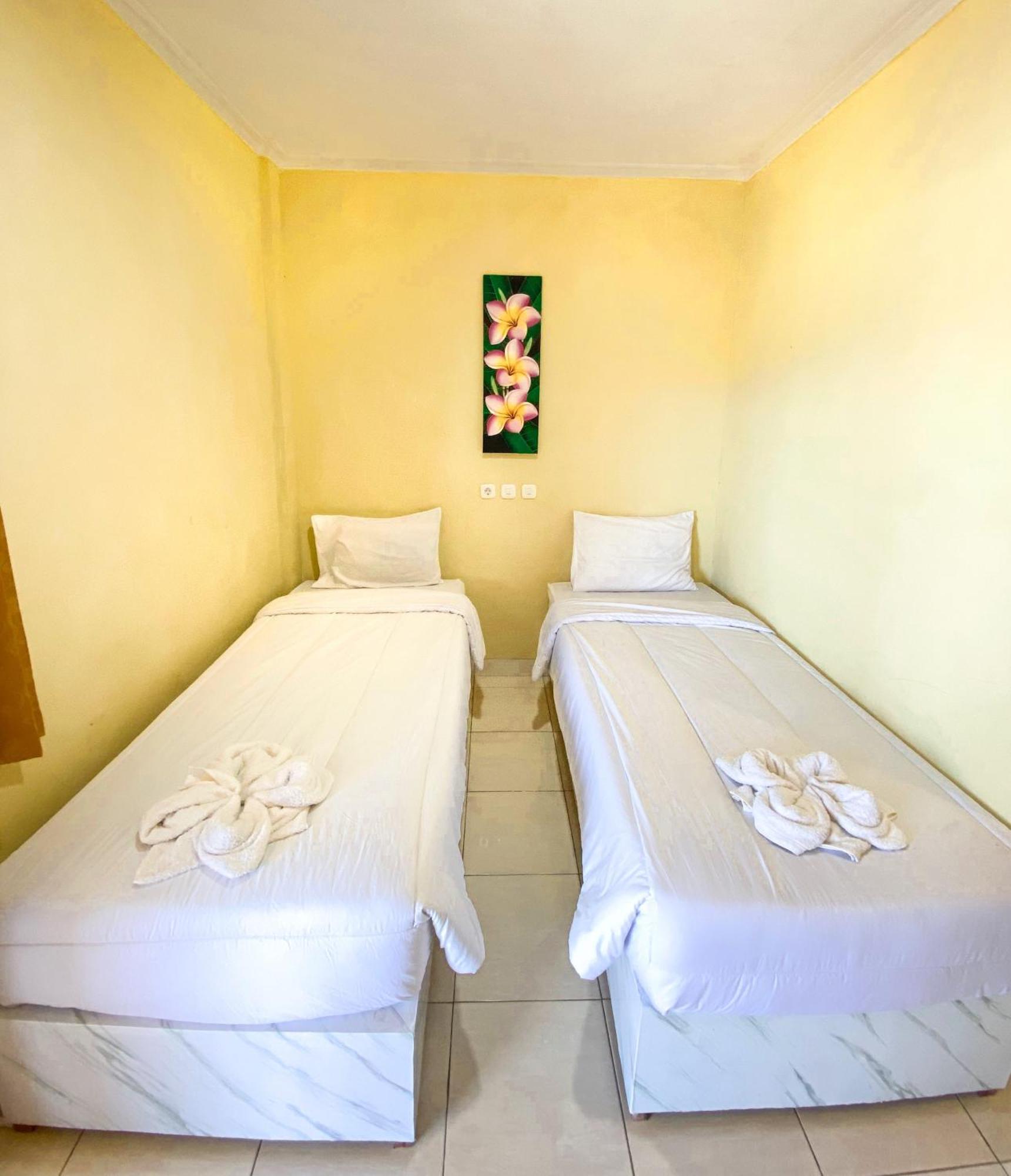 Fx72 Labuan Bajo Hotel Exterior foto